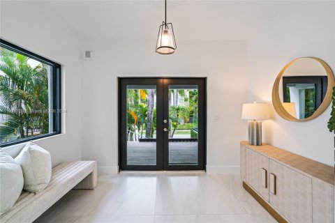 Villa ou maison à vendre à Miami, Floride: 6 chambres, 441.56 m2 № 1329458 - photo 5