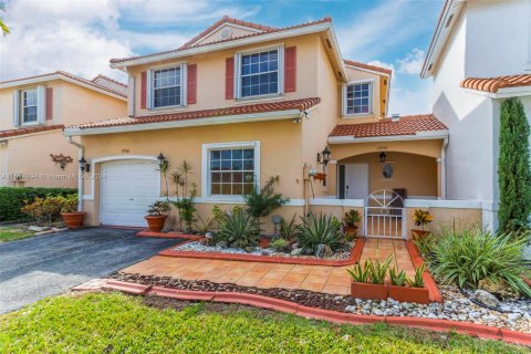 Townhouse in Pembroke Pines, Florida 4 bedrooms, 138.98 sq.m. № 951827 - photo 1