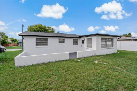 House in Port Richey, Florida 3 bedrooms, 115.57 sq.m. № 1361243 - photo 4