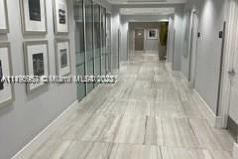 Condominio en venta en Miami, Florida, 1 dormitorio, 62.24 m2 № 873588 - foto 18