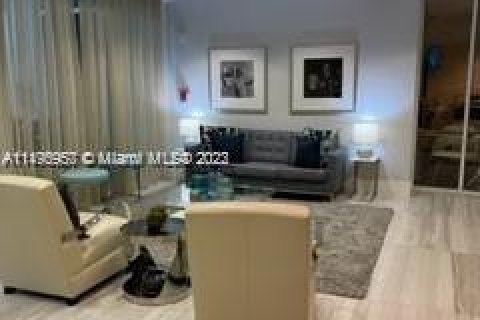 Condo in Miami, Florida, 1 bedroom  № 873588 - photo 21