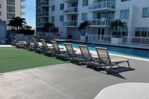 Condo in Miami, Florida, 1 bedroom  № 873588 - photo 30