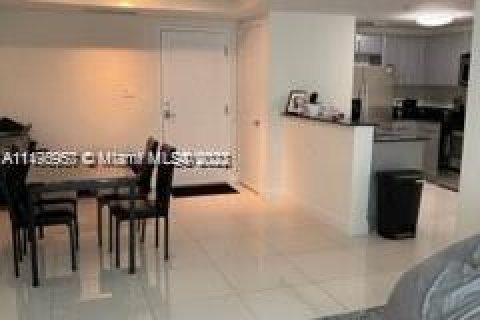 Condo in Miami, Florida, 1 bedroom  № 873588 - photo 8