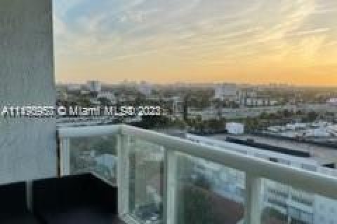 Condominio en venta en Miami, Florida, 1 dormitorio, 62.24 m2 № 873588 - foto 3