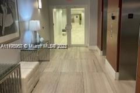 Condo in Miami, Florida, 1 bedroom  № 873588 - photo 17