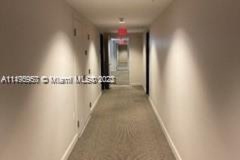 Condominio en venta en Miami, Florida, 1 dormitorio, 62.24 m2 № 873588 - foto 16