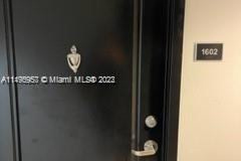 Condominio en venta en Miami, Florida, 1 dormitorio, 62.24 m2 № 873588 - foto 15