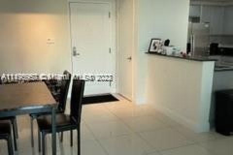 Condo in Miami, Florida, 1 bedroom  № 873588 - photo 7