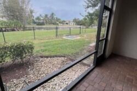 Townhouse in Lake Worth, Florida 3 bedrooms, 136.57 sq.m. № 1132963 - photo 24