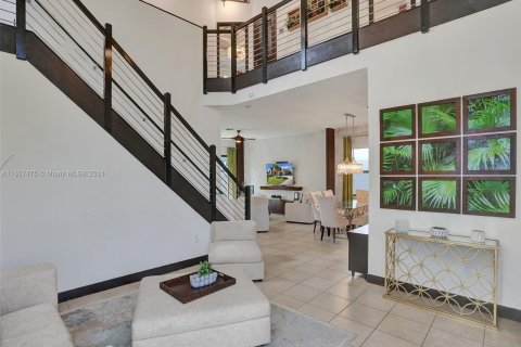 Villa ou maison à louer à Miami Lakes, Floride: 4 chambres, 239.87 m2 № 1345018 - photo 2