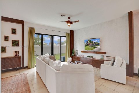 Villa ou maison à louer à Miami Lakes, Floride: 4 chambres, 239.87 m2 № 1345018 - photo 9