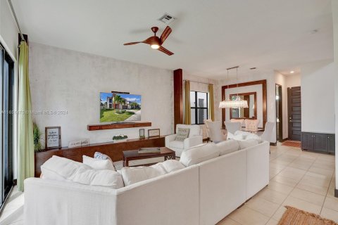 Villa ou maison à louer à Miami Lakes, Floride: 4 chambres, 239.87 m2 № 1345018 - photo 10