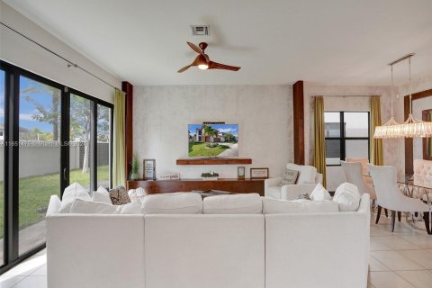 Villa ou maison à louer à Miami Lakes, Floride: 4 chambres, 239.87 m2 № 1345018 - photo 11