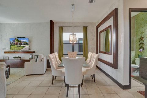 Villa ou maison à louer à Miami Lakes, Floride: 4 chambres, 239.87 m2 № 1345018 - photo 6