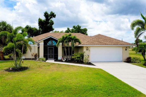 Villa ou maison à vendre à Punta Gorda, Floride: 3 chambres, 163.14 m2 № 1156934 - photo 1