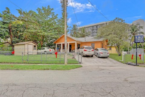 Commercial property in Miami, Florida № 1002207 - photo 3