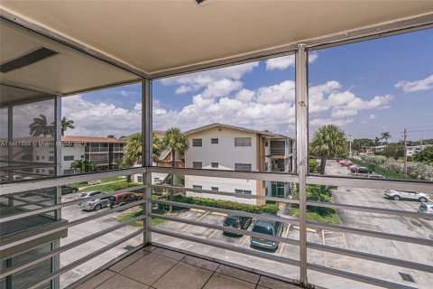 Condominio en venta en North Miami Beach, Florida, 2 dormitorios, 82.03 m2 № 747162 - foto 19
