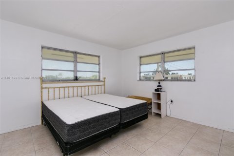 Condominio en venta en North Miami Beach, Florida, 2 dormitorios, 82.03 m2 № 747162 - foto 21