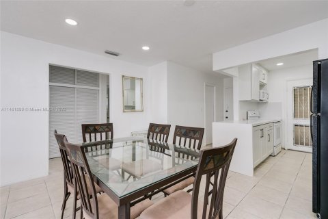 Condominio en venta en North Miami Beach, Florida, 2 dormitorios, 82.03 m2 № 747162 - foto 14