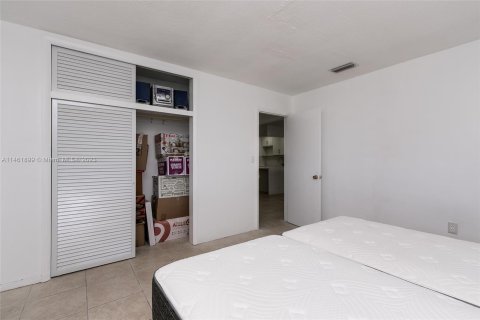 Condo in North Miami Beach, Florida, 2 bedrooms  № 747162 - photo 24