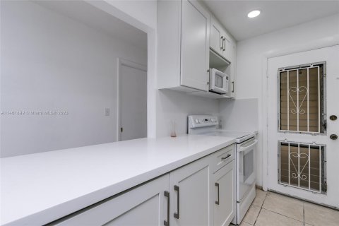 Condominio en venta en North Miami Beach, Florida, 2 dormitorios, 82.03 m2 № 747162 - foto 8