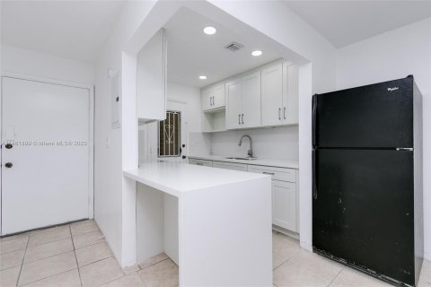 Condominio en venta en North Miami Beach, Florida, 2 dormitorios, 82.03 m2 № 747162 - foto 6
