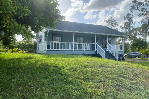 House in Lehigh Acres, Florida 3 bedrooms № 1150916 - photo 3