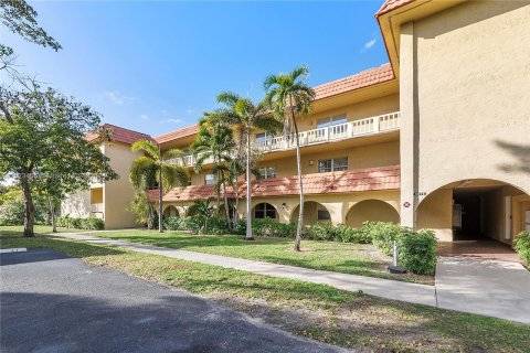 Copropriété à vendre à Coral Springs, Floride: 2 chambres, 95.69 m2 № 997941 - photo 1