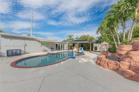 Villa ou maison à vendre à Dania Beach, Floride: 3 chambres, 123.19 m2 № 1186119 - photo 6