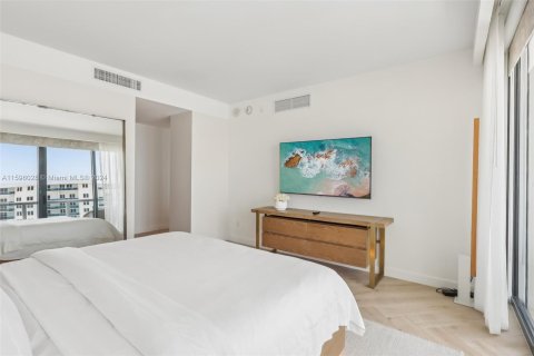 Condo in Miami Beach, Florida, 2 bedrooms  № 1206567 - photo 27