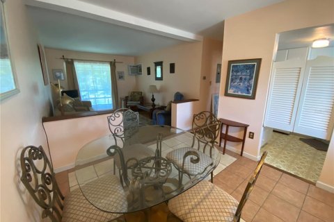 Condo in Bradenton, Florida, 1 bedroom  № 1369637 - photo 11