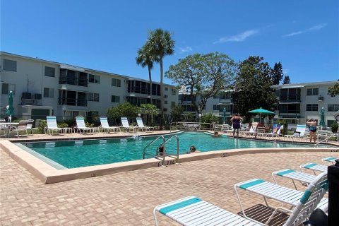 Condo in Bradenton, Florida, 1 bedroom  № 1369637 - photo 2