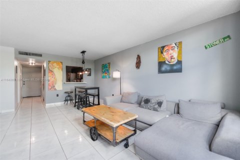 Condominio en venta en Miami Beach, Florida, 1 dormitorio, 74.69 m2 № 1321609 - foto 4