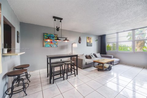 Copropriété à vendre à Miami Beach, Floride: 1 chambre, 74.69 m2 № 1321609 - photo 1