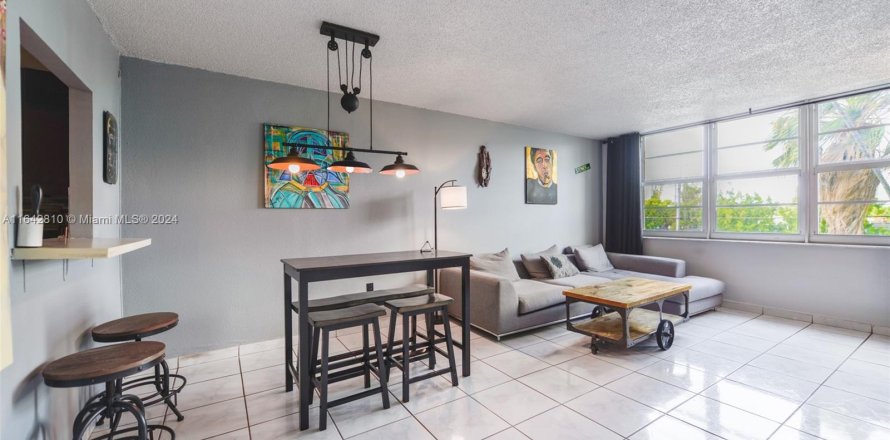 Condo in Miami Beach, Florida, 1 bedroom  № 1321609