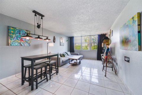 Condominio en venta en Miami Beach, Florida, 1 dormitorio, 74.69 m2 № 1321609 - foto 5