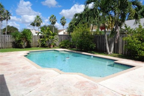 House in Sunrise, Florida 3 bedrooms, 157.28 sq.m. № 991738 - photo 6