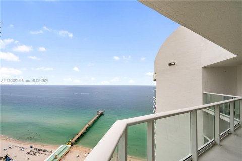 Condominio en venta en Sunny Isles Beach, Florida, 3 dormitorios, 231.33 m2 № 1345826 - foto 2