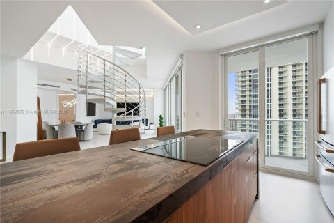 Condominio en venta en Sunny Isles Beach, Florida, 3 dormitorios, 231.33 m2 № 1345826 - foto 12