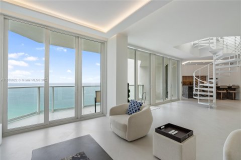 Condo in Sunny Isles Beach, Florida, 3 bedrooms  № 1345826 - photo 1