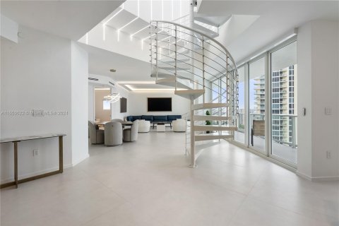 Condominio en venta en Sunny Isles Beach, Florida, 3 dormitorios, 231.33 m2 № 1345826 - foto 10