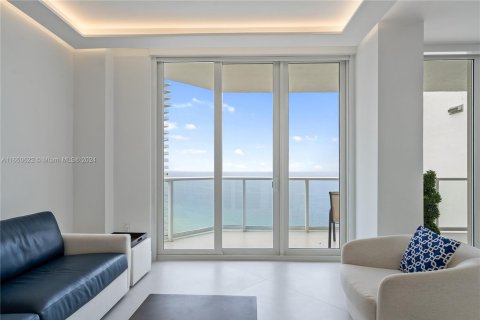 Condominio en venta en Sunny Isles Beach, Florida, 3 dormitorios, 231.33 m2 № 1345826 - foto 7