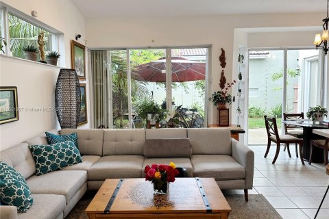 Casa en venta en Miami, Florida, 4 dormitorios, 233.28 m2 № 1345966 - foto 16