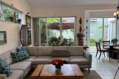 Casa en venta en Miami, Florida, 4 dormitorios, 233.28 m2 № 1345966 - foto 14