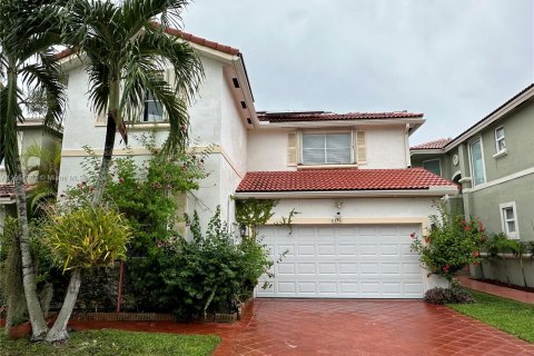 House in Miami, Florida 4 bedrooms, 233.28 sq.m. № 1345966 - photo 5