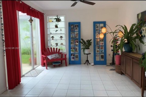 Casa en venta en Miami, Florida, 4 dormitorios, 233.28 m2 № 1345966 - foto 17