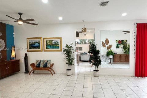 Casa en venta en Miami, Florida, 4 dormitorios, 233.28 m2 № 1345966 - foto 18