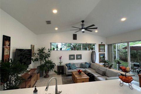 Casa en venta en Miami, Florida, 4 dormitorios, 233.28 m2 № 1345966 - foto 27