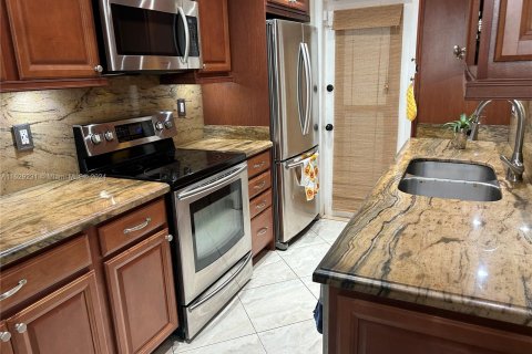 Condo in Hallandale Beach, Florida, 2 bedrooms  № 1289160 - photo 9