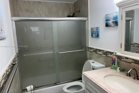 Condo in Hallandale Beach, Florida, 2 bedrooms  № 1289160 - photo 23